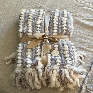 Altar’d State (NWT) Light Grey and White Tassel Blanket